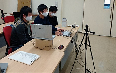 新居浜高専でのオンライン発表の様子